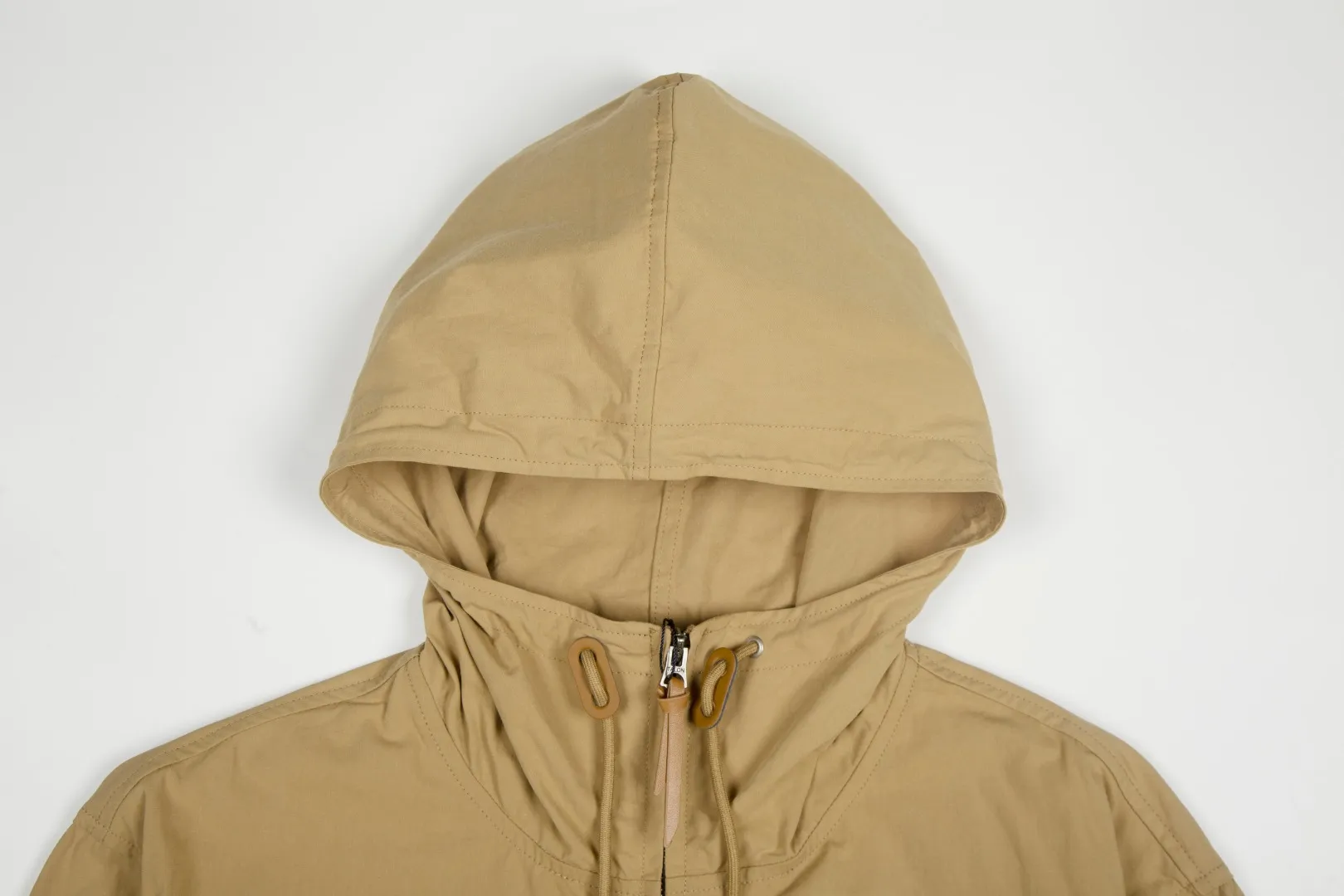 P290 White background picture [Popular item] Style number: 25109# (on sale all year round) Color: khaki/navy blue Size: S to XL - Ralph Lauren/Ralph Lauren Solid color logo embroidered cotton soft shell fabric hooded assault jacket - the face is the same as the original 32 high count plain weave super soft carbon grinding ✅ - Brand POLO three zippers Customized back collar webbing Dark and light two-color oil edge leather strips ✅ - Ralph Lauren/Ralph Lauren's classic men's and women's bomber zipper hooded jacket. It has an elegant and fashionable style with any wear. It has a retro and relaxed feel. The hood and zipper elements add to the casual casualness. The paper man effect on the upper body can be perfectly controlled whether it is sports style or casual style ✅